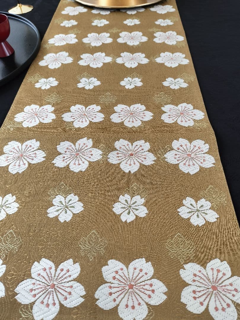 ブーブーこぶた　A855★逸品‼️豪華刺繍‼️テーブルランナー2m2cm