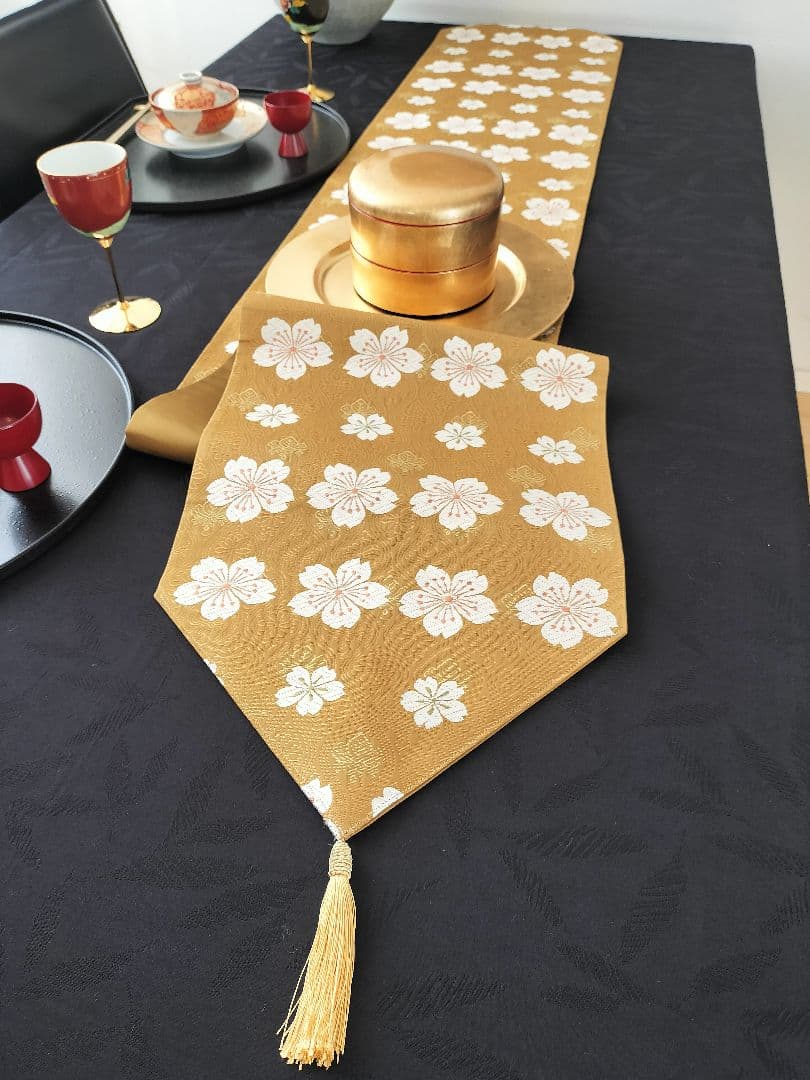ブーブーこぶた　A855★逸品‼️豪華刺繍‼️テーブルランナー2m2cm