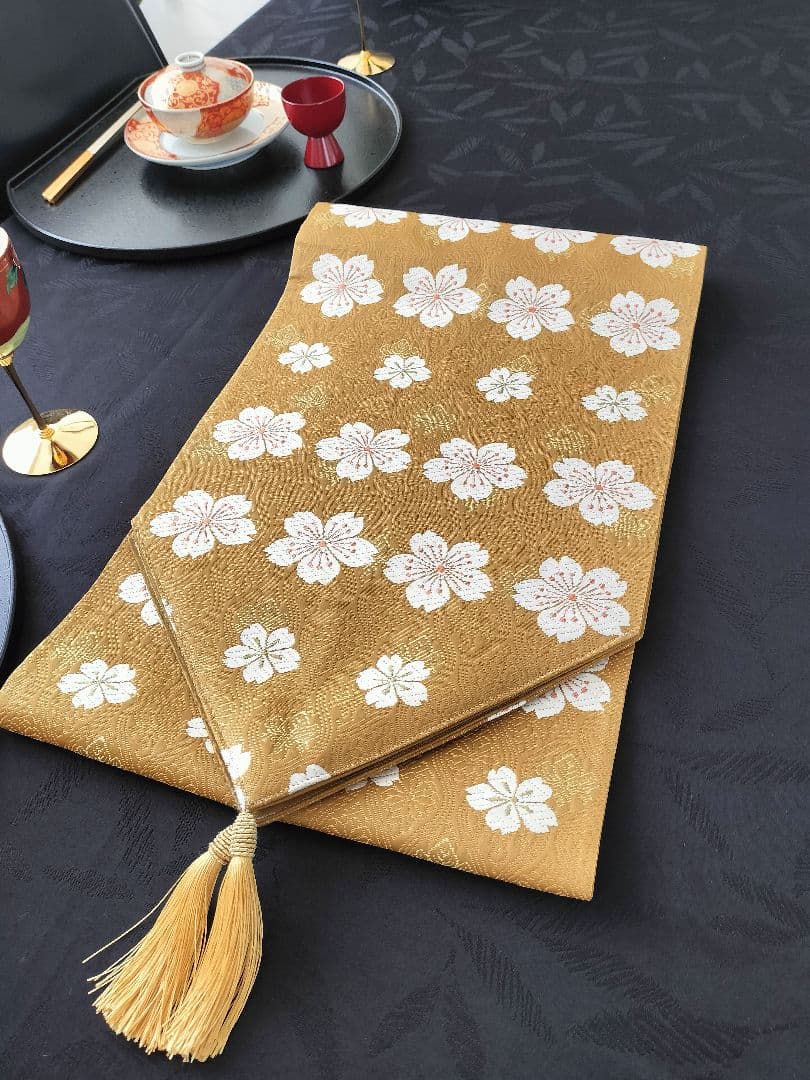ブーブーこぶた　A855★逸品‼️豪華刺繍‼️テーブルランナー2m2cm