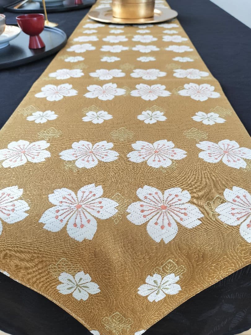 ブーブーこぶた　A855★逸品‼️豪華刺繍‼️テーブルランナー2m2cm