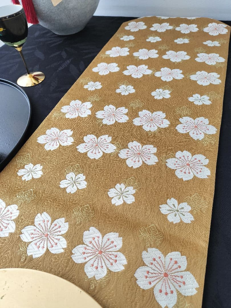 ブーブーこぶた　A855★逸品‼️豪華刺繍‼️テーブルランナー2m2cm