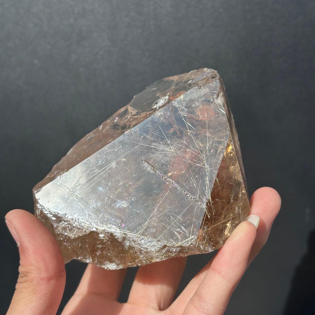 ブラジル産❣️天然石 タイチンルチルクォーツの原石　置物　鉱物G.110