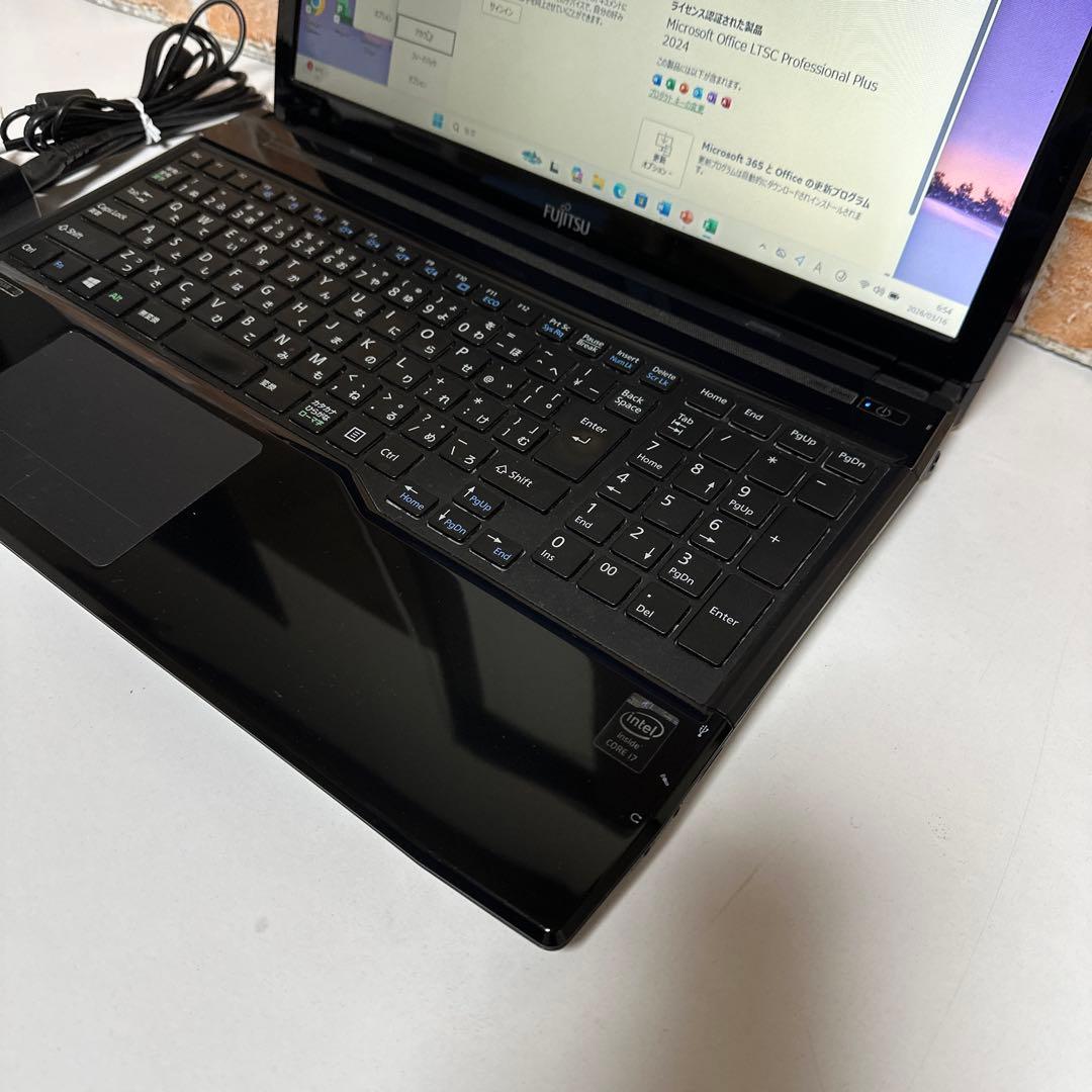 大容量　富士通ノートPC Core i7 SSD1TB メモリ8GBオフィス付き