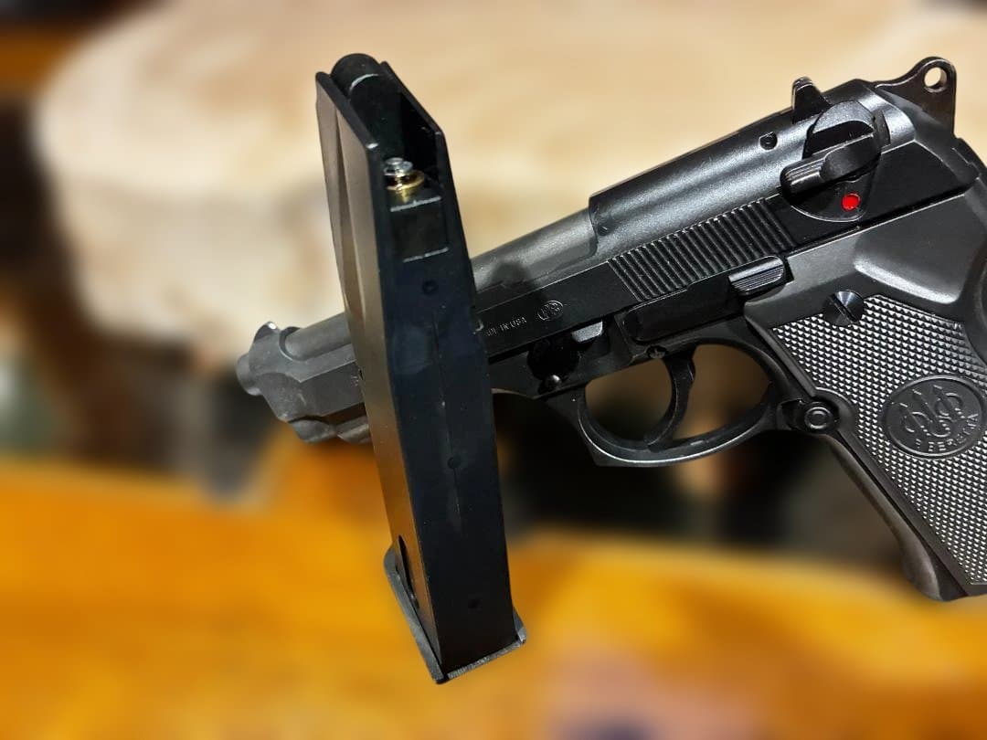 MGC製 固定スライドガスガン　 ベレッタM92F スーパーリアルヘビーウエイト