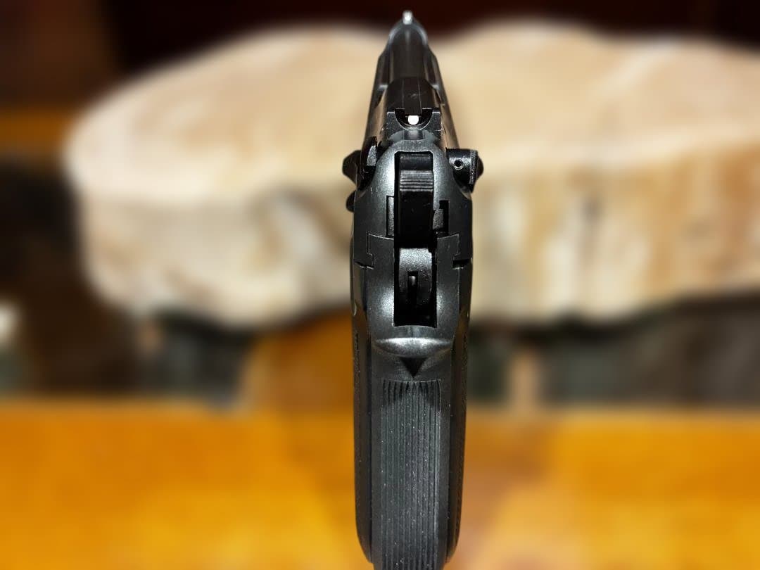 MGC製 固定スライドガスガン　 ベレッタM92F スーパーリアルヘビーウエイト