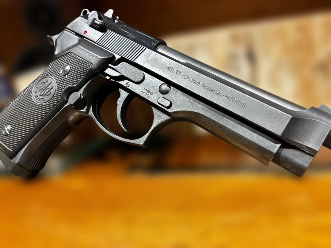 MGC製 固定スライドガスガン　 ベレッタM92F スーパーリアルヘビーウエイト