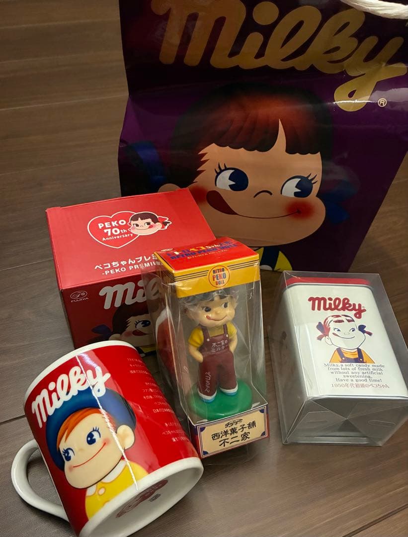 希少 超激レア 限定 70周年 福袋 不二家 レトロペコちゃん マグ 白缶