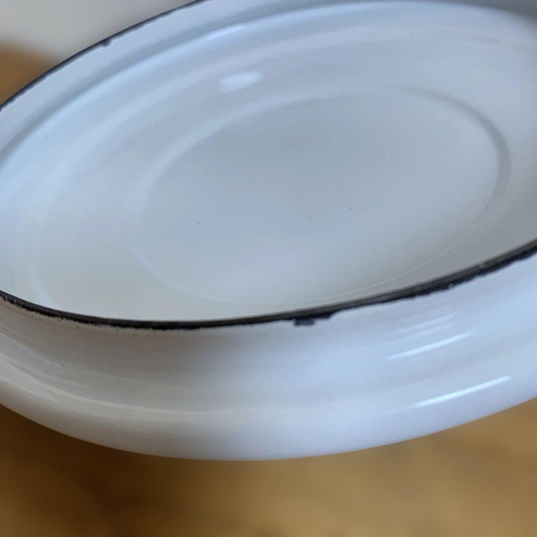 ホーロー製両手鍋 白 黒いリム　アンティーク　カントリー雑貨　インテリア