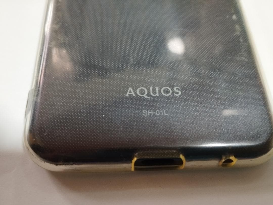 スマホ　シムフリー　カバー3個付　シャープ アクオス AQUOS sense2