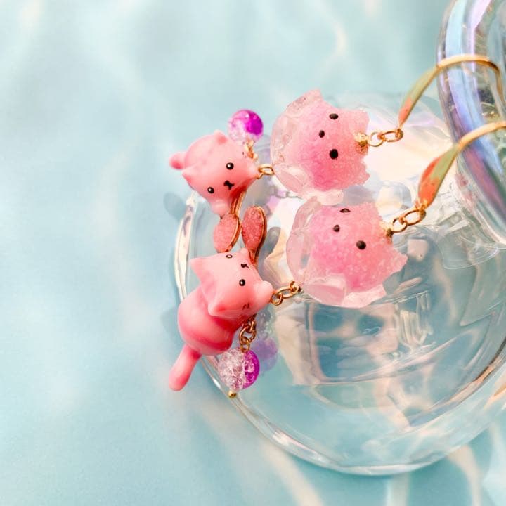 チェシャ猫のお顔のかき氷を頬張るチェシャ猫 ピアス/イヤリング