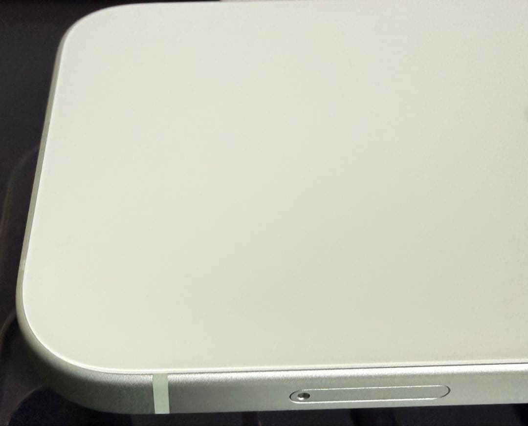 【美品】iPhone 15（256GB、グリーン）SIMフリー