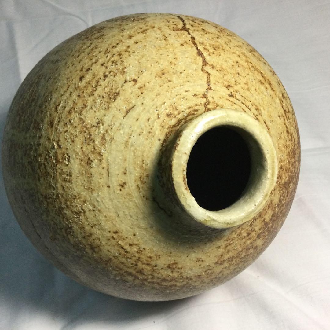 花壷、、陶器詳しく分かりません。