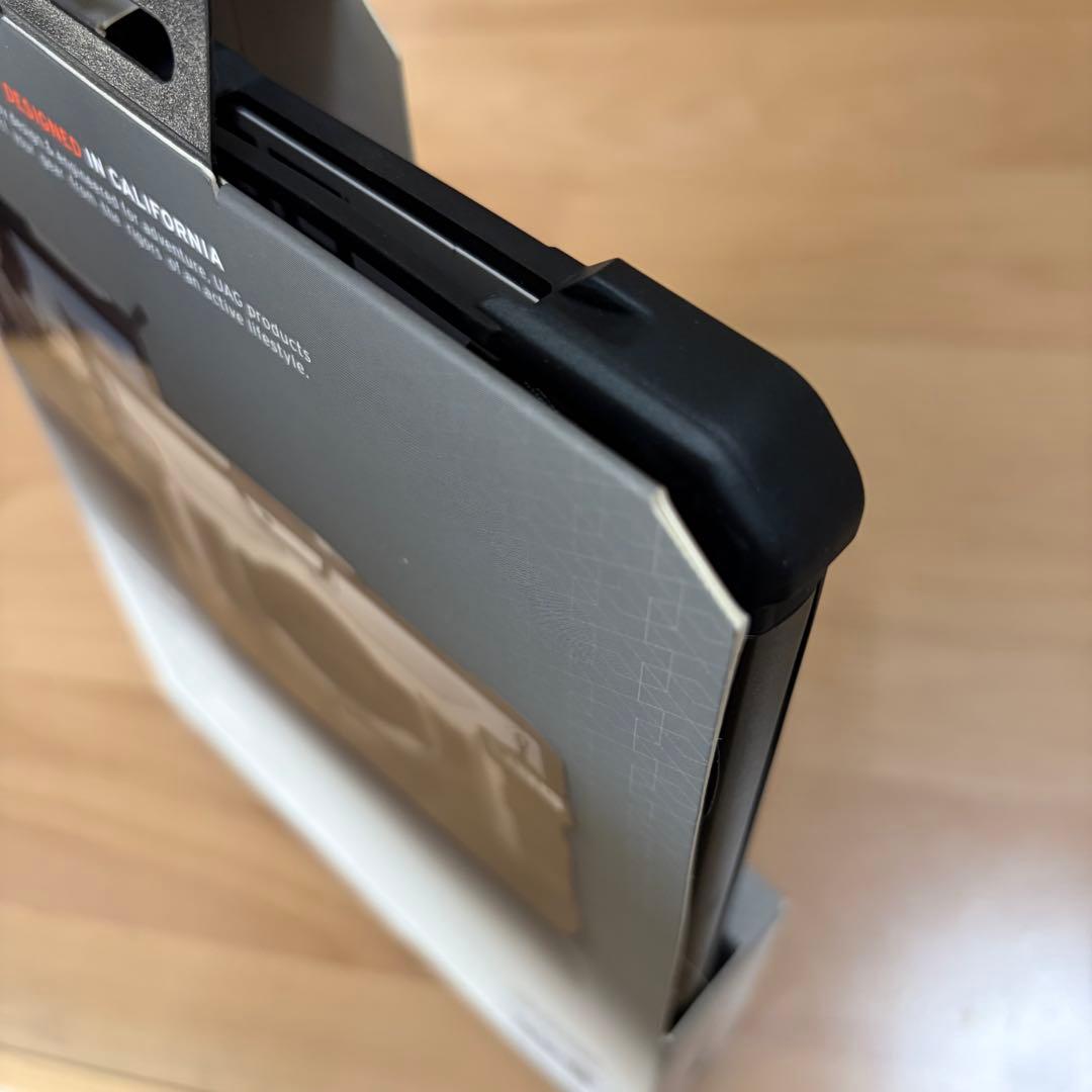 ①新品 UAG Surface Go 4/3/2/Go用耐衝撃ケースPLASMA