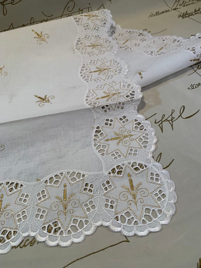 オーストリア製　ザルツブルグ　未使用品のクリスマステーブルクロス！素敵過ぎます！