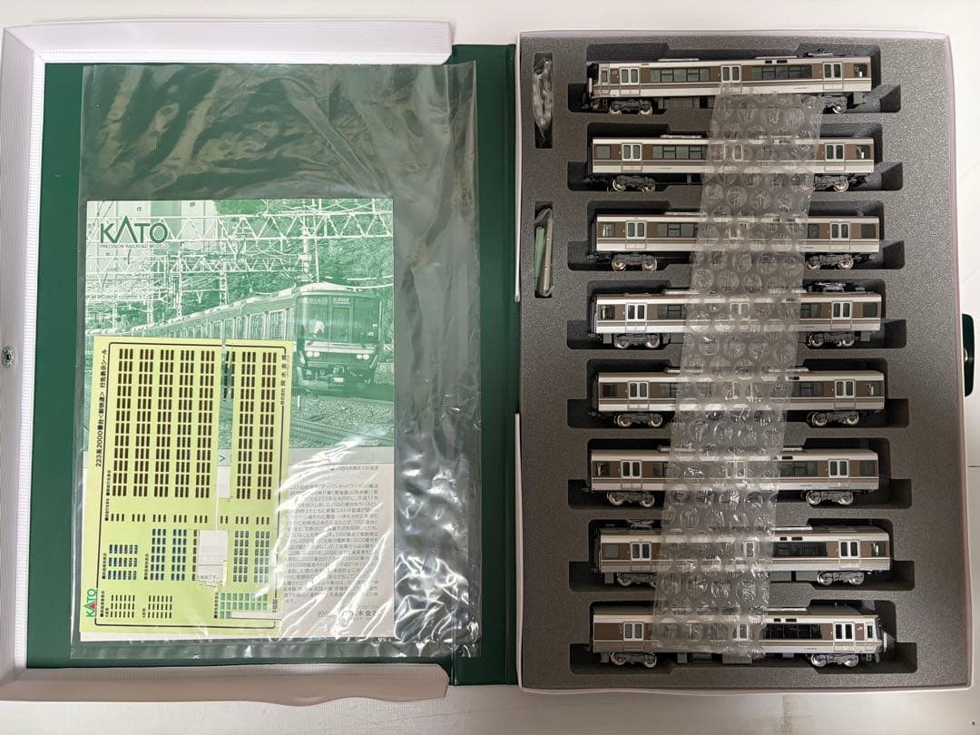 全車純正室内灯付き！　KATO 10-1899 223系　2000番台　新快速