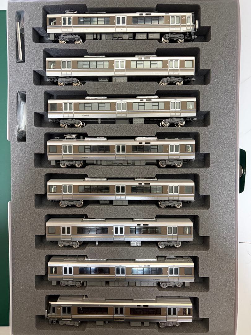 全車純正室内灯付き！　KATO 10-1899 223系　2000番台　新快速