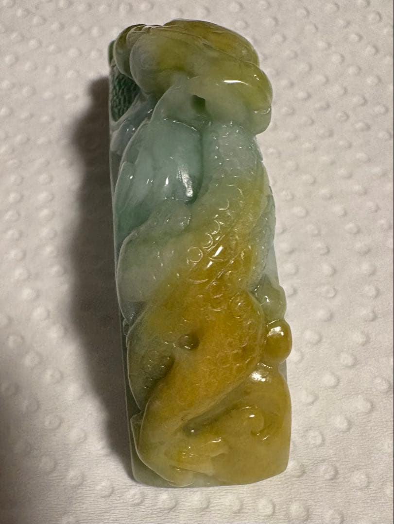 天然翡翠保証　鑑定書付き 約8cm 手彫り一点物