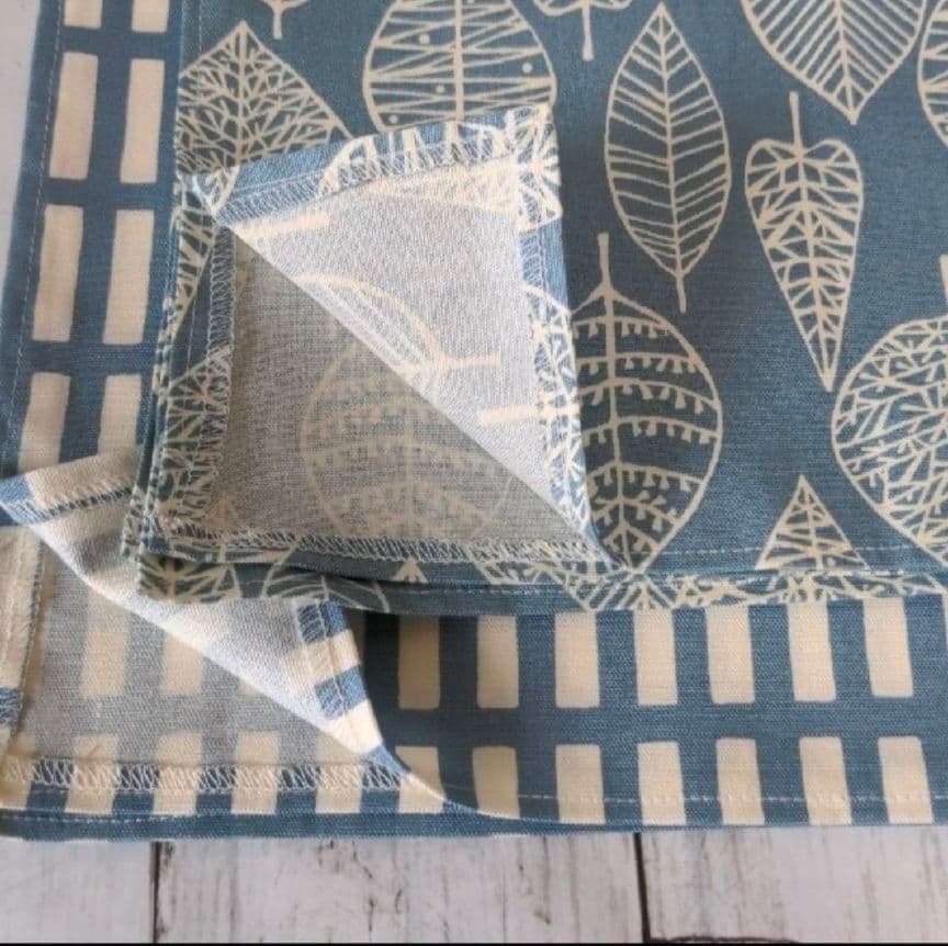 ハンドメイド　ランチョンマット　格子柄　葉っぱ　北欧風　40×60 水色2種