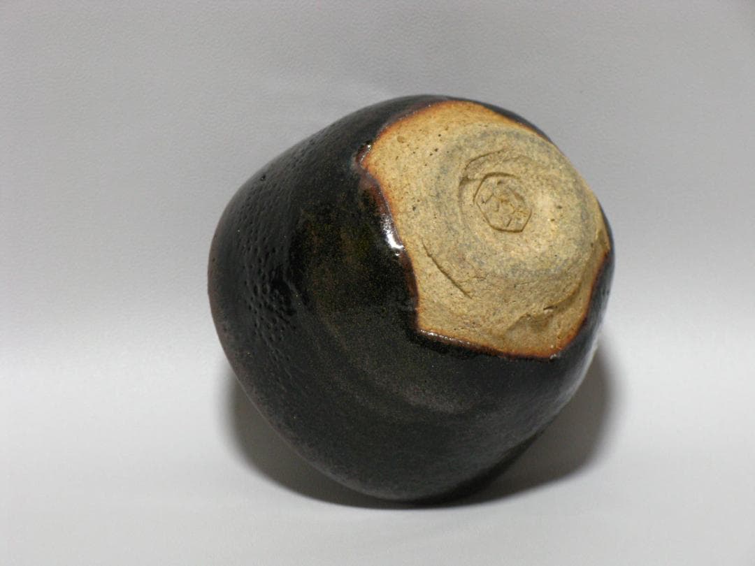 六代 清水六兵衛 作『黒泑(黒耀) ぐい呑』共箱 共布 陶歴書 窯変 天目 茶碗