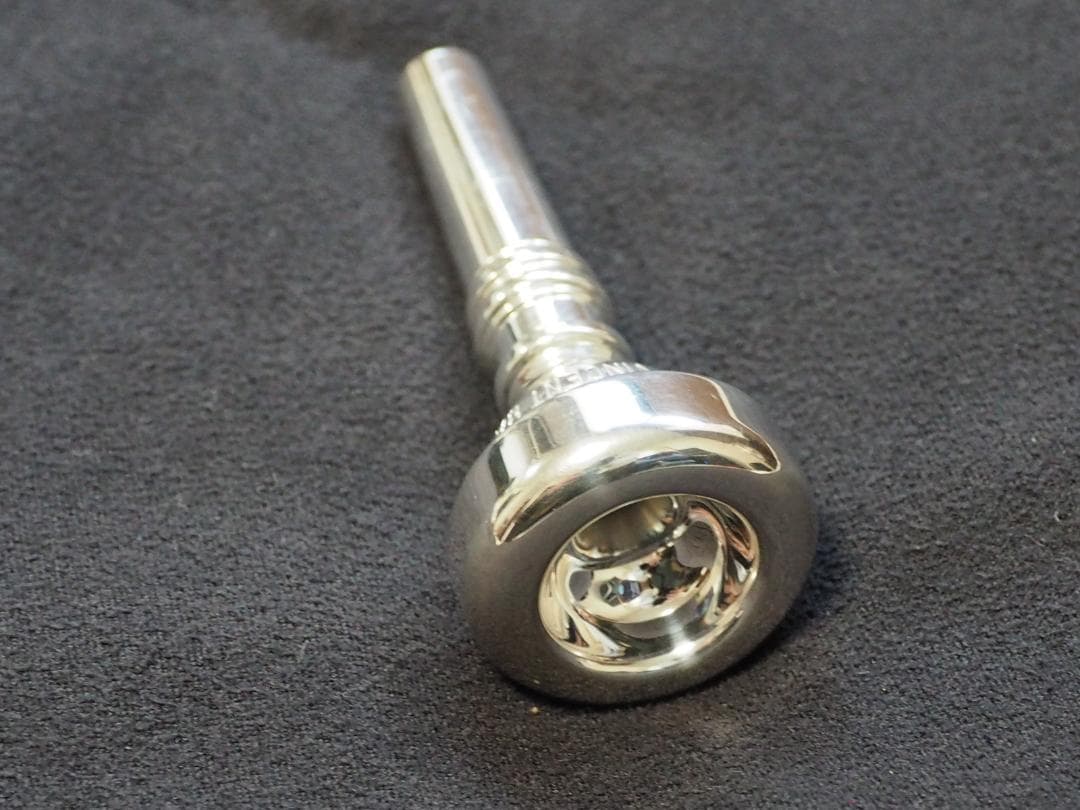 バック ７EW ピッコロトランペットマウスピース（コルネットシャンク） 箱付き