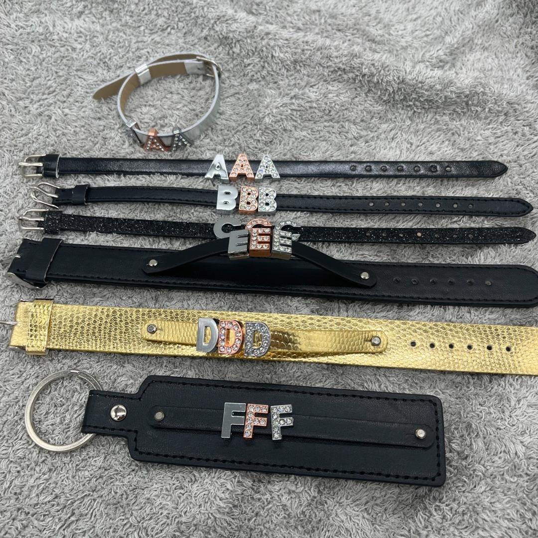 ハンドメイド　ネームタグキーホルダー　チャームブレスレット　キーリング　スキズ