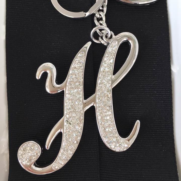 イニシャルバックチャーム