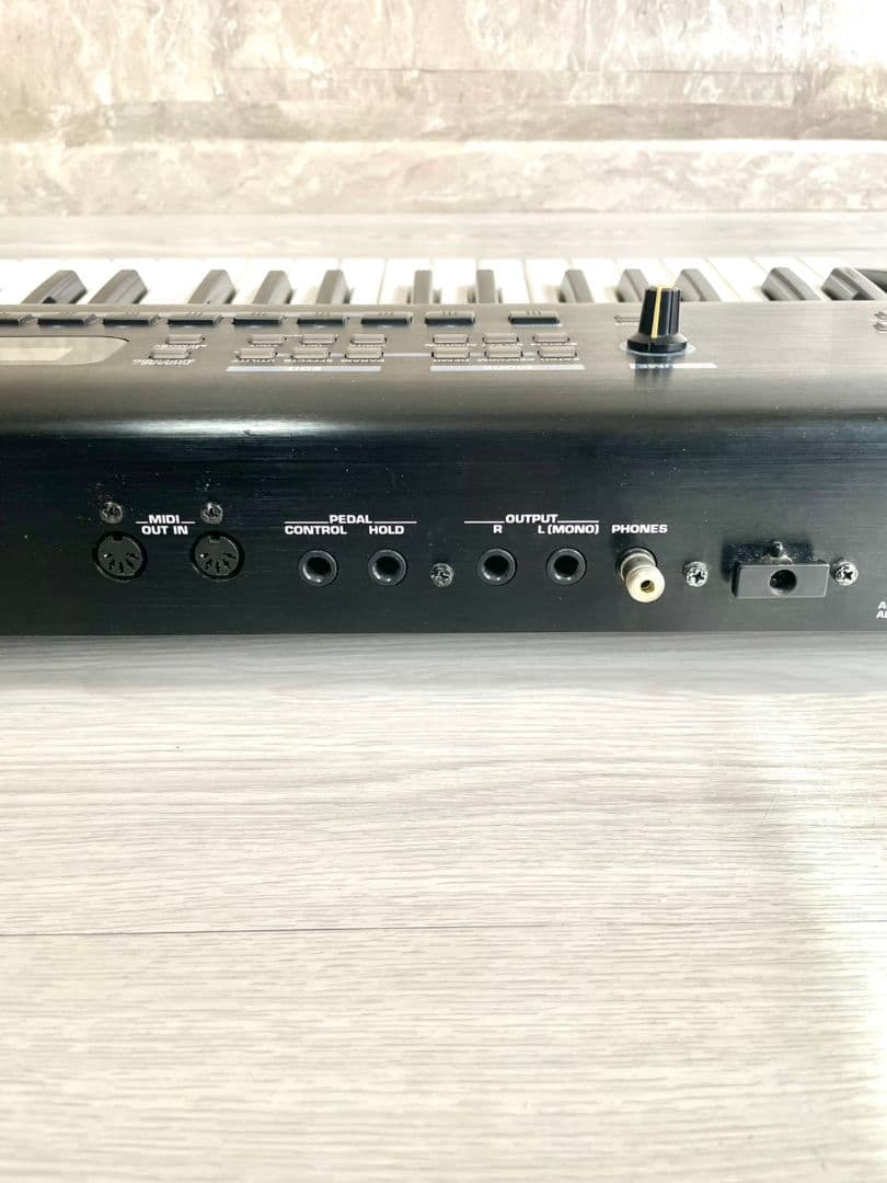 美品 ローランド JUNO-D リミテッドエディション 61鍵 シンセサイザー