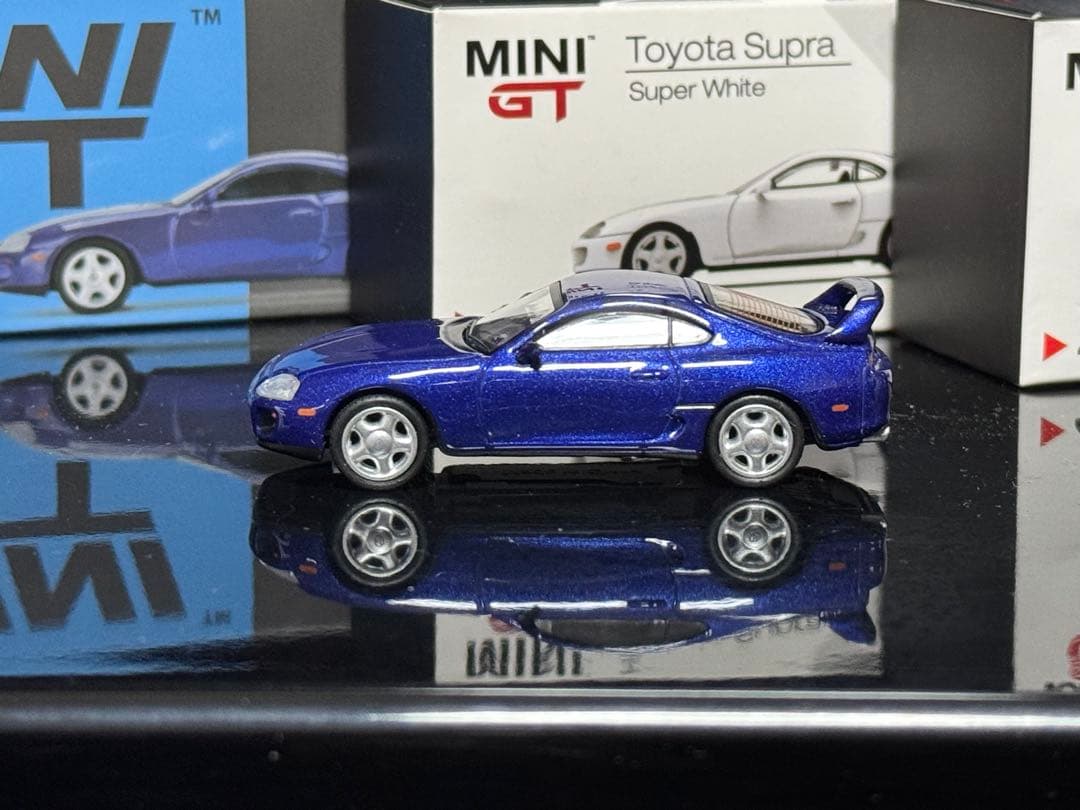 MINI GT トヨタ80スープラ 3台セット