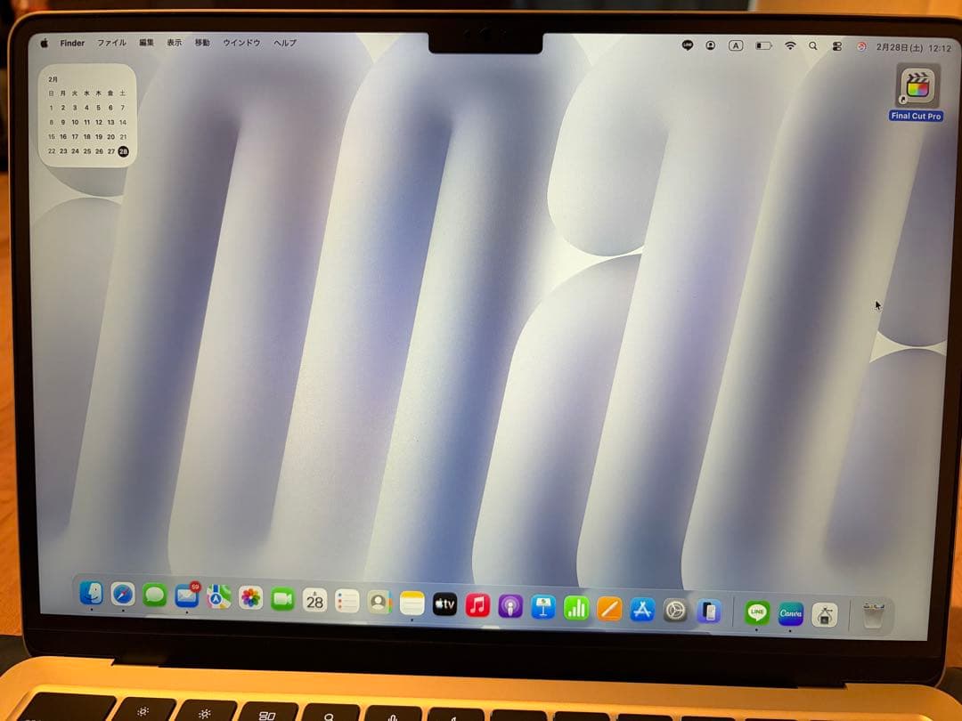 美品MacBook Air 8GB 充放電25回バッテリー100% 箱•充電器付