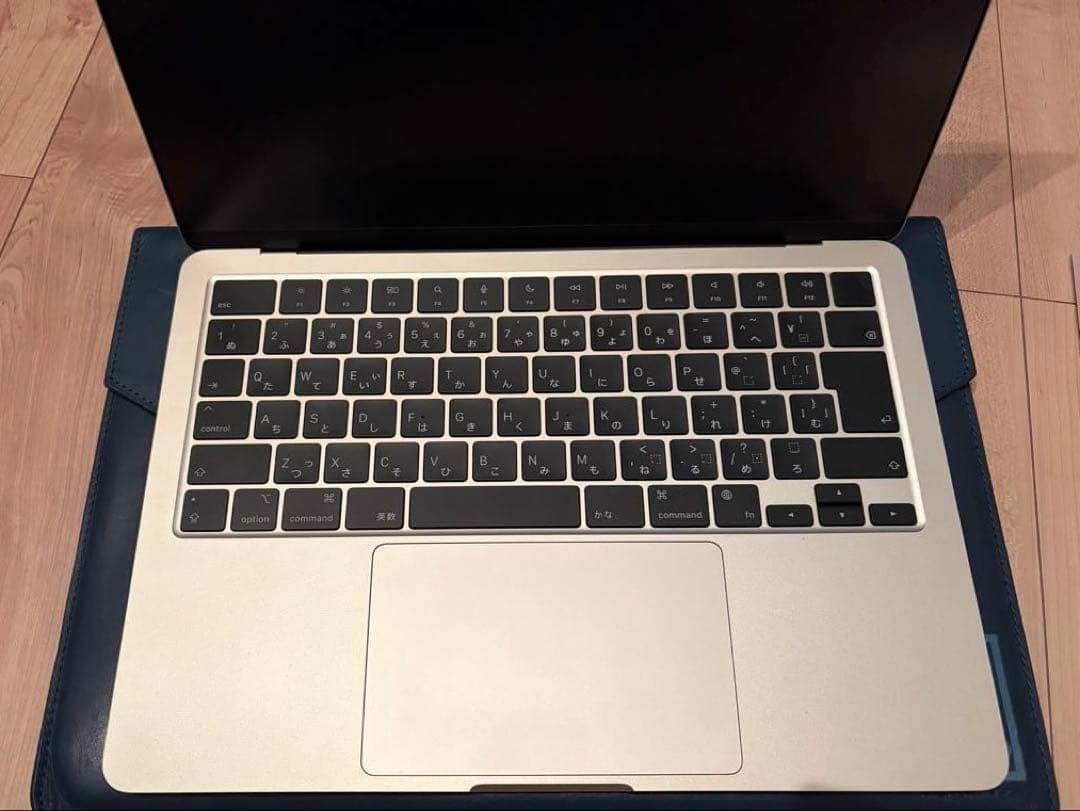 美品MacBook Air 8GB 充放電25回バッテリー100% 箱•充電器付