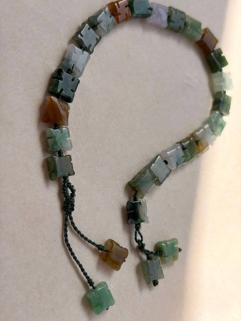 天然翡翠・三彩 万字彫りブレスレット（ハンドメイド）✨✨