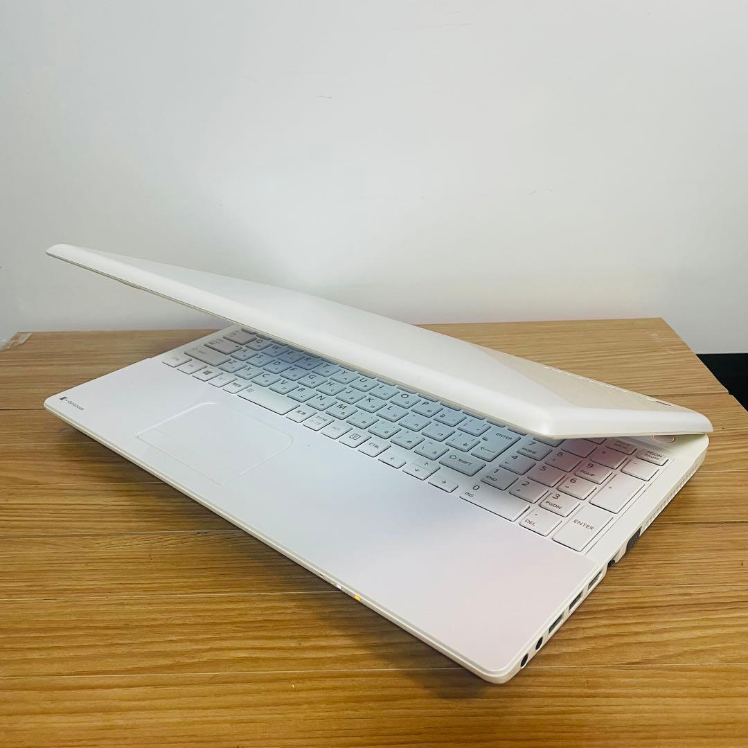 ホワイトSSD東芝ノートパソコン　Windows11オフィスカメラDVD