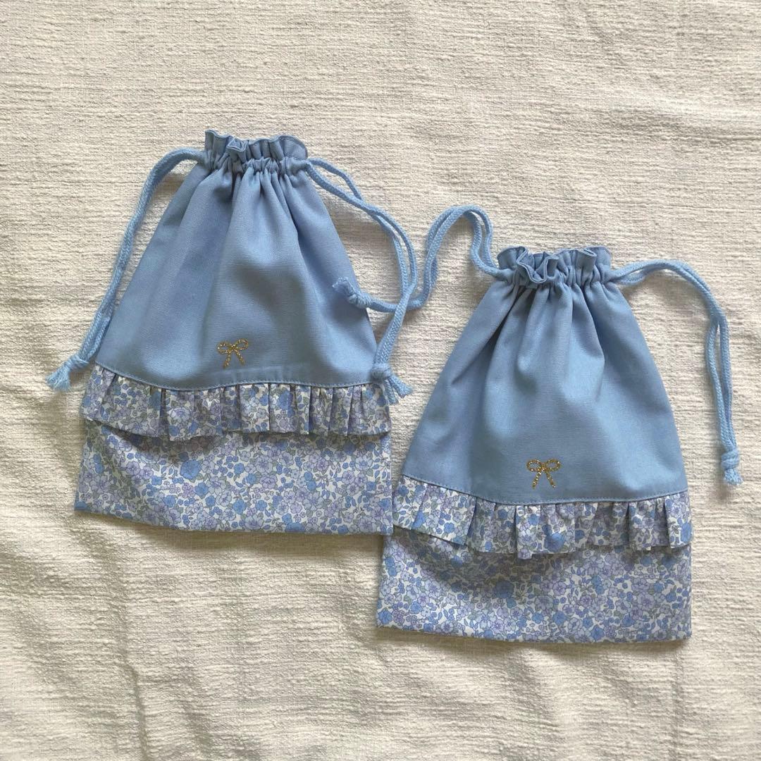 みー！①小花柄フリル巾着袋セット　くすみブルー　両面フリル