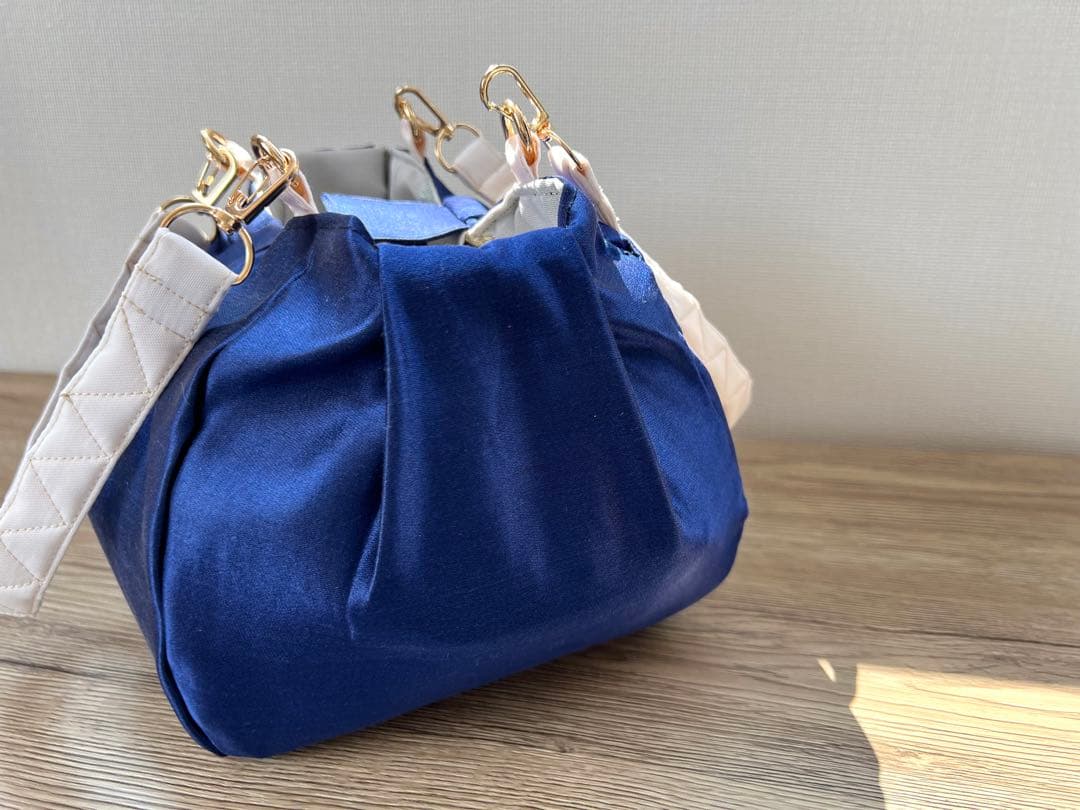 コロンとまるい 薄桃色のリバーシブルバッグ 帯リメイクバッグ 着物 和装バッグ