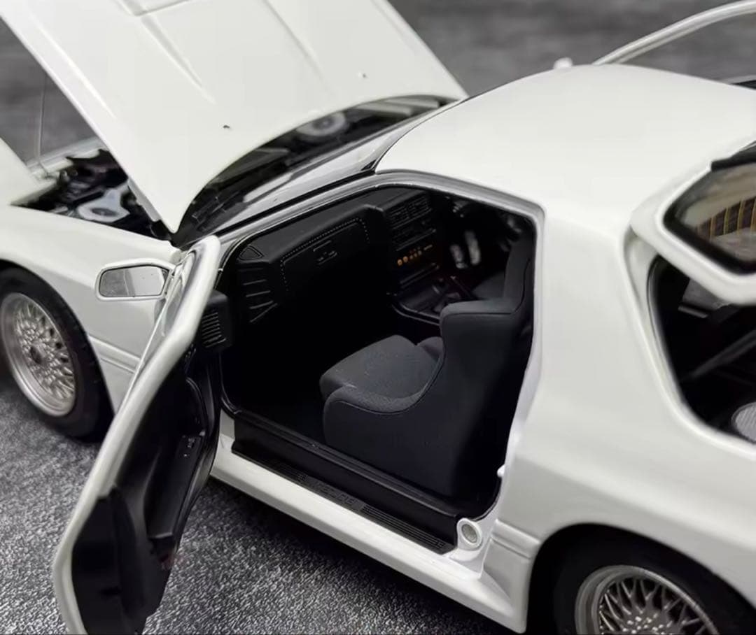 WHELARTダイキャスト 1:18スケール マツダ RX7 FC3S モデル