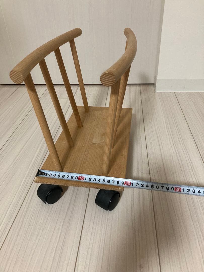 北欧風　木製マガジンラック　キャスター付き