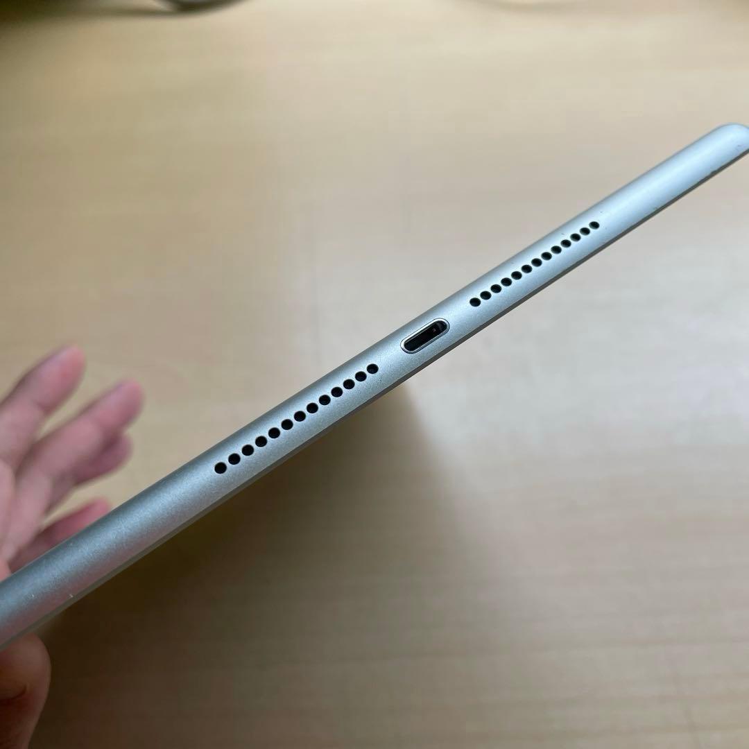 iPad 第6世代　A1893　Wi-Fiモデル　シルバー　32GB #1