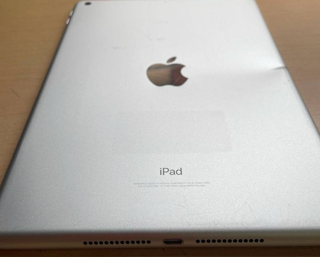iPad 第6世代　A1893　Wi-Fiモデル　シルバー　32GB #1