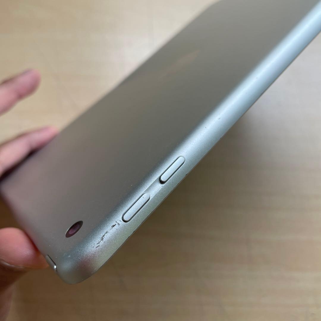 iPad 第6世代　A1893　Wi-Fiモデル　シルバー　32GB #1