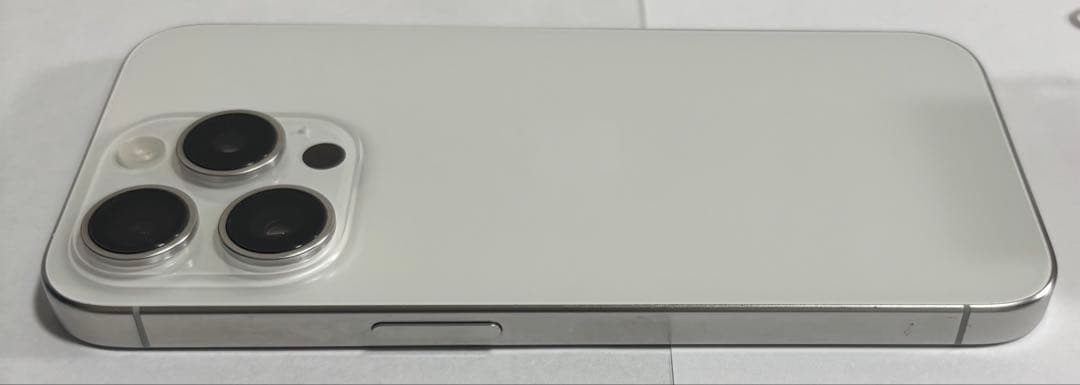 Apple iPhone15Pro256GBホワイトチタニウムAmazon整備済