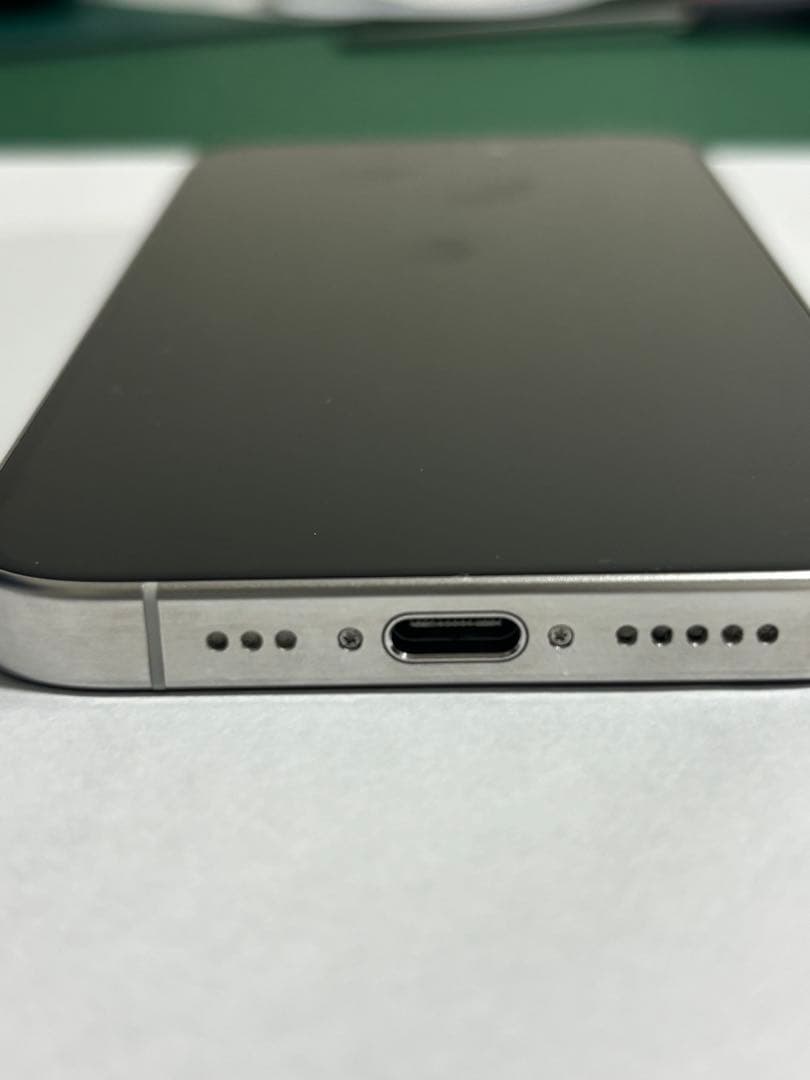 Apple iPhone15Pro256GBホワイトチタニウムAmazon整備済