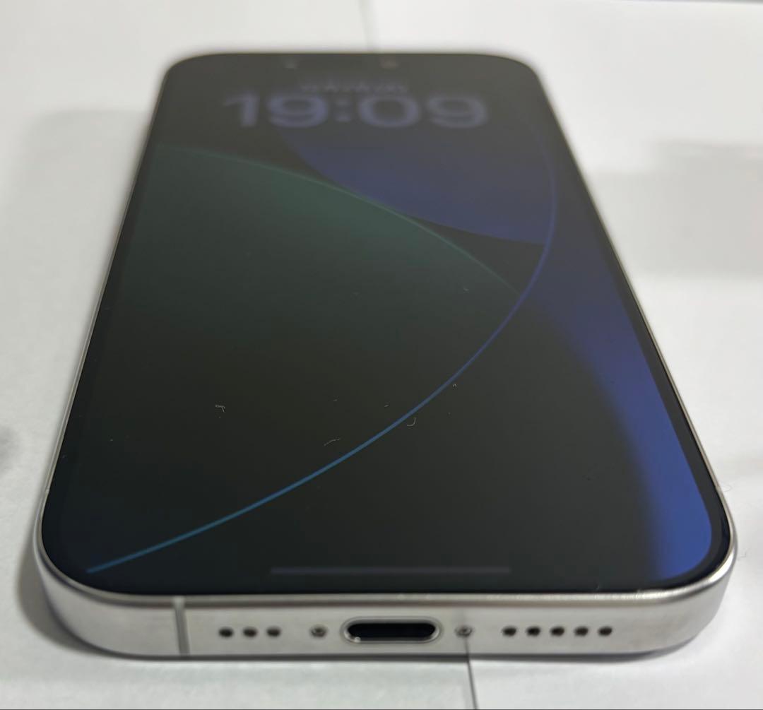 Apple iPhone15Pro256GBホワイトチタニウムAmazon整備済