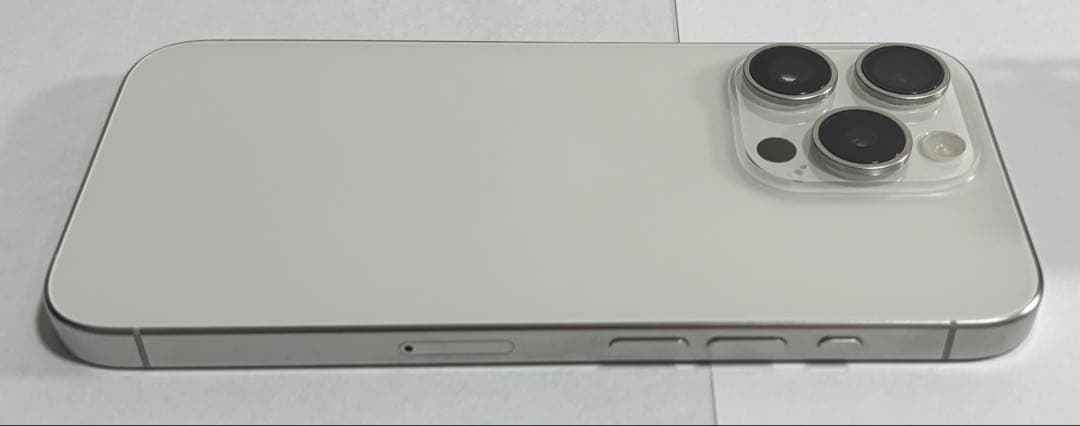 Apple iPhone15Pro256GBホワイトチタニウムAmazon整備済