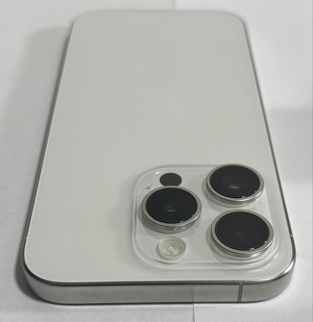 Apple iPhone15Pro256GBホワイトチタニウムAmazon整備済
