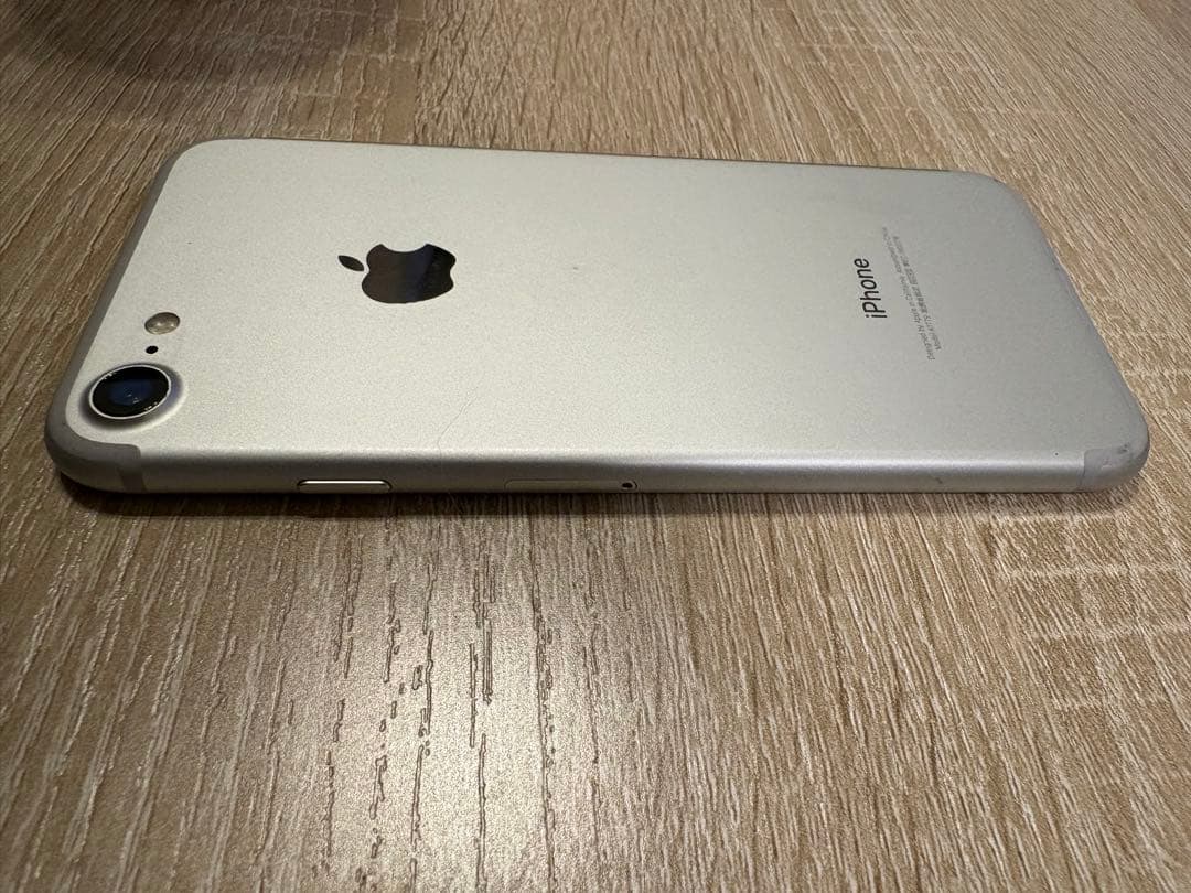 iPhone 7 シルバー32G