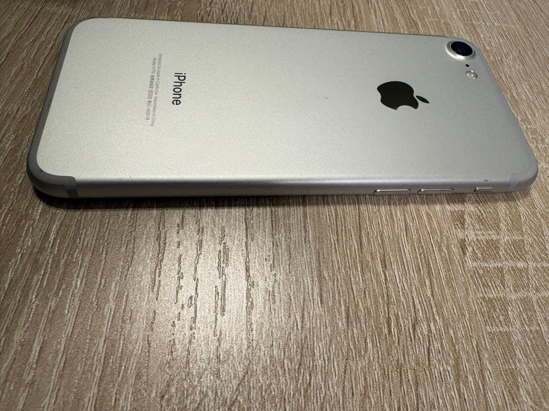 iPhone 7 シルバー32G