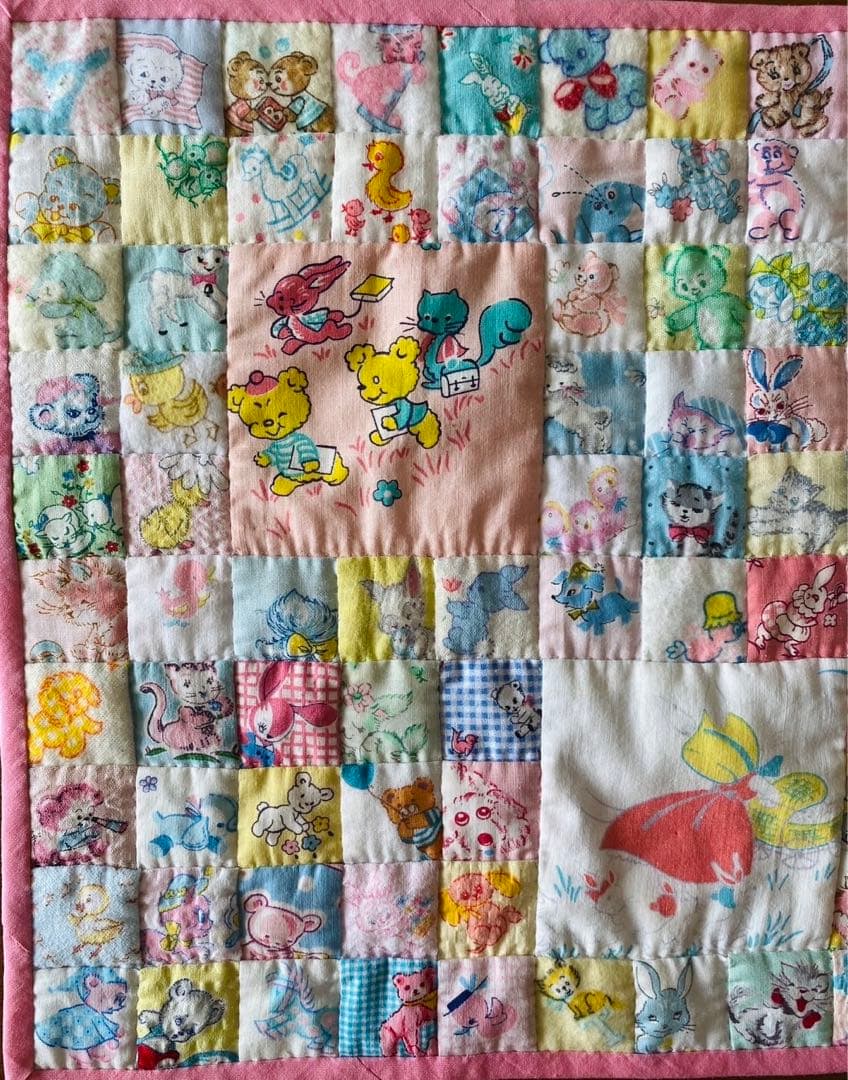 パッチワークキルト　ビンテージの四角つなぎのキルト