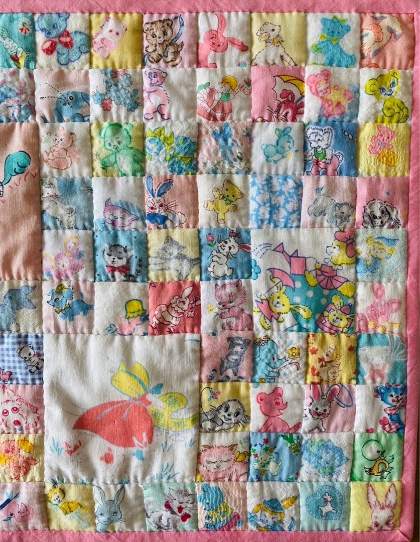 パッチワークキルト　ビンテージの四角つなぎのキルト