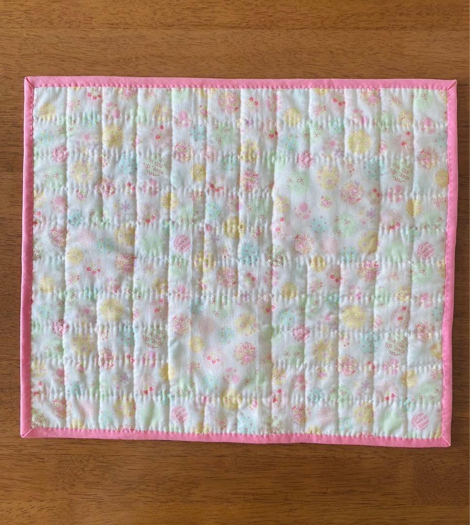 パッチワークキルト　ビンテージの四角つなぎのキルト