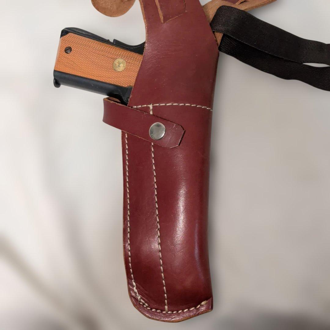 珍品　多種ピストル対応　バネ固定式　ショルダーレザーホルスター